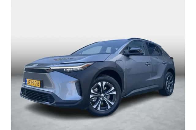 Toyota bZ4X (2025) thumbnail 3