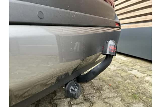 Toyota RAV4 (2021) thumbnail 2