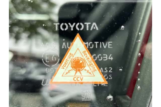 Toyota RAV4 (2021) thumbnail 4