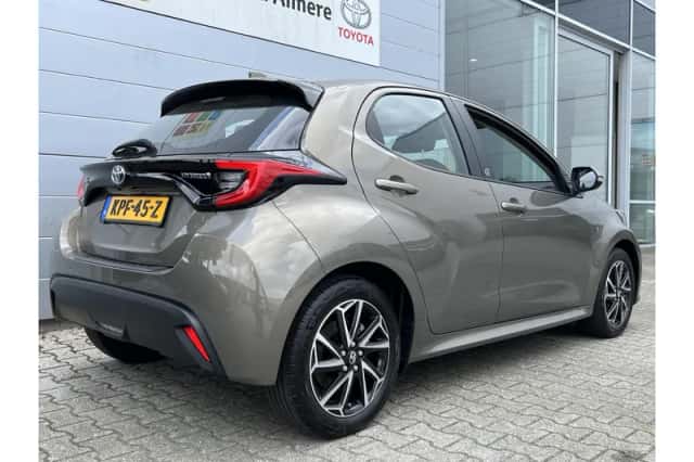 Toyota Yaris (2023) thumbnail 2