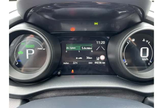 Toyota Yaris (2023) thumbnail 3