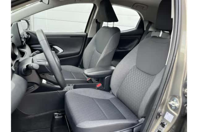 Toyota Yaris (2023) thumbnail 6