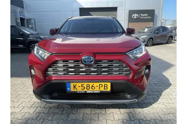 Toyota RAV4 (2021) thumbnail 3
