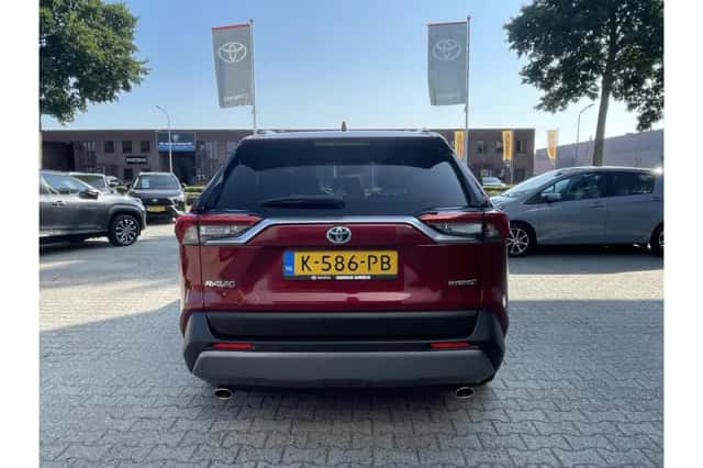 Toyota RAV4 (2021) thumbnail 5