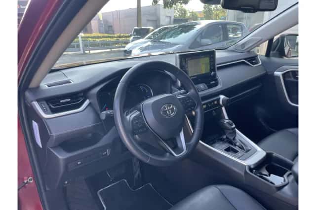 Toyota RAV4 (2021) thumbnail 6