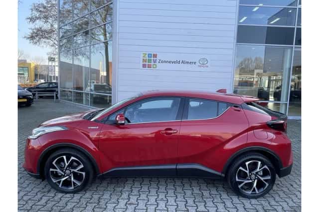 Toyota C-HR (2020) thumbnail 2