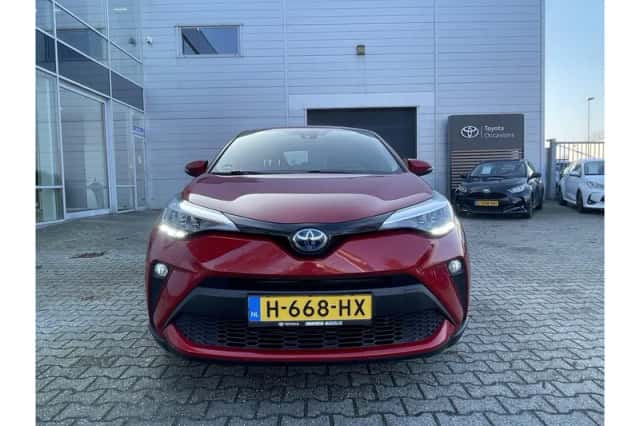 Toyota C-HR (2020) thumbnail 3