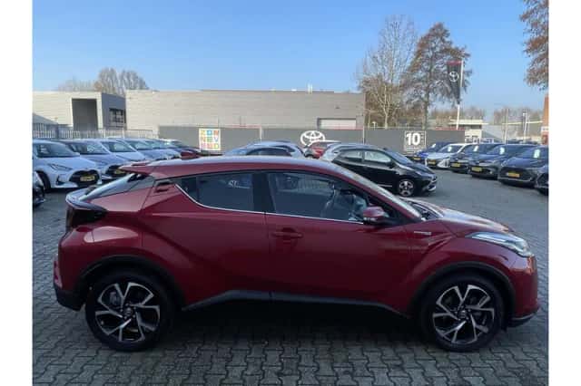 Toyota C-HR (2020) thumbnail 4