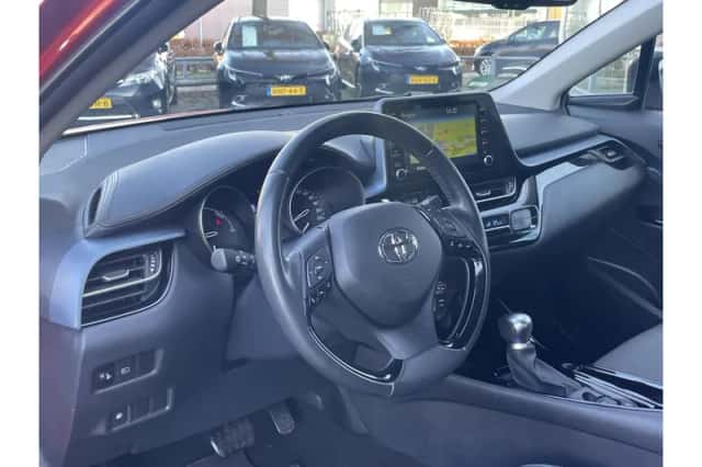 Toyota C-HR (2020) thumbnail 6