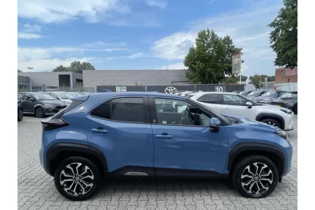 Toyota Yaris Cross (2022) thumbnail 2