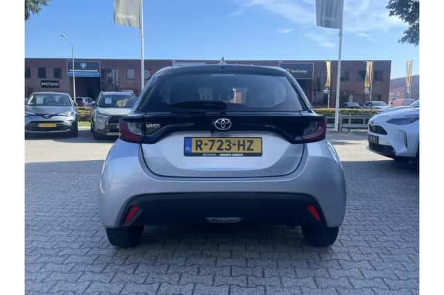 Toyota Yaris (2022) thumbnail 5