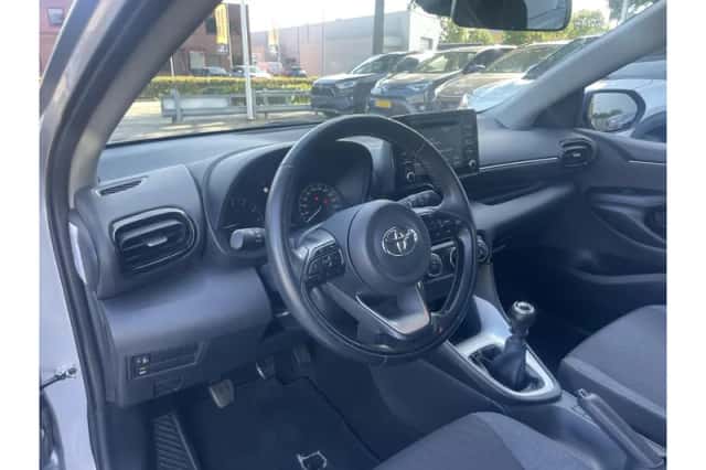 Toyota Yaris (2022) thumbnail 6