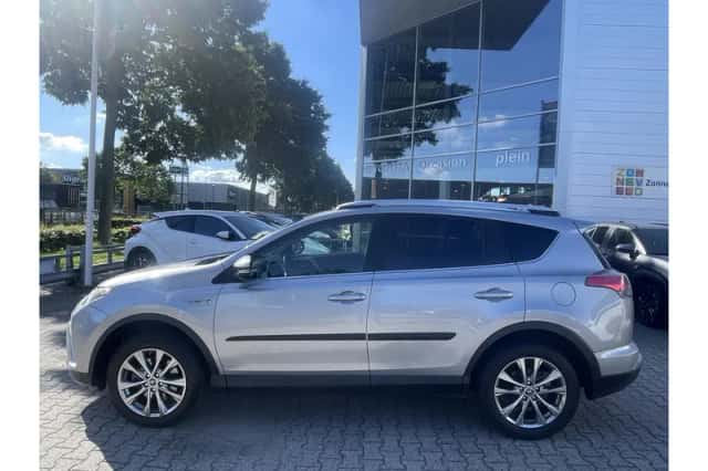 Toyota RAV4 (2017) thumbnail 2