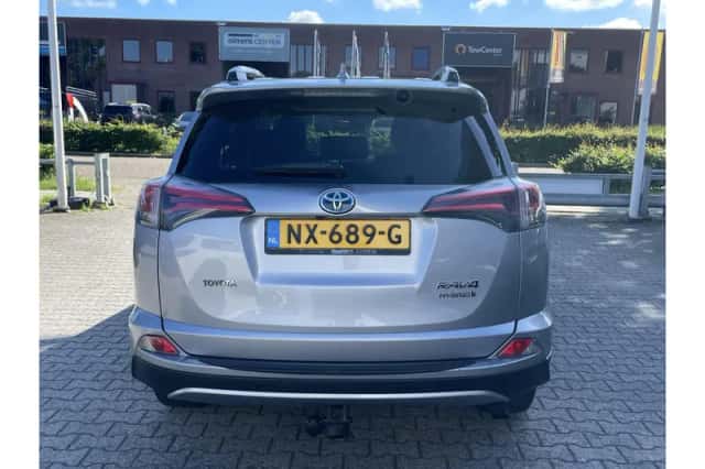 Toyota RAV4 (2017) thumbnail 5