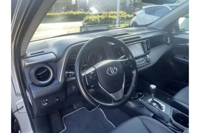 Toyota RAV4 (2017) thumbnail 6