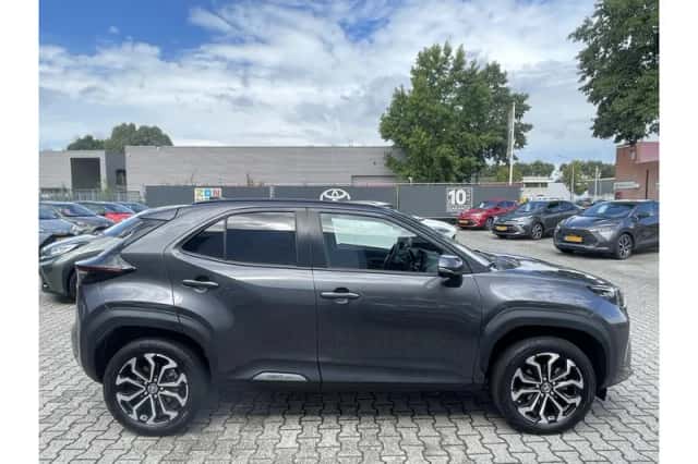 Toyota Yaris Cross (2024) thumbnail 2