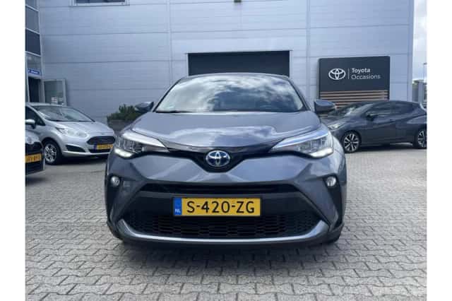Toyota C-HR (2023) thumbnail 3