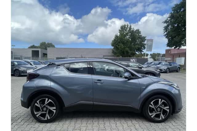 Toyota C-HR (2023) thumbnail 4