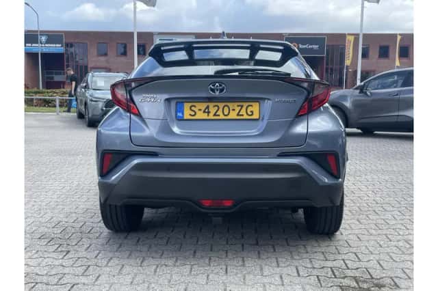 Toyota C-HR (2023) thumbnail 5