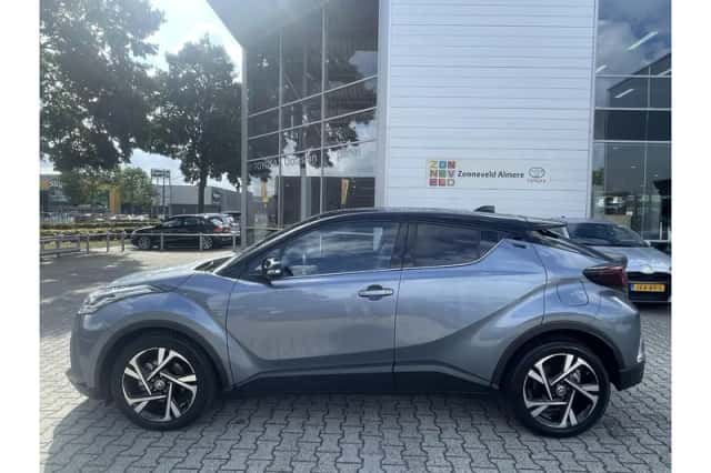 Toyota C-HR (2022) thumbnail 2