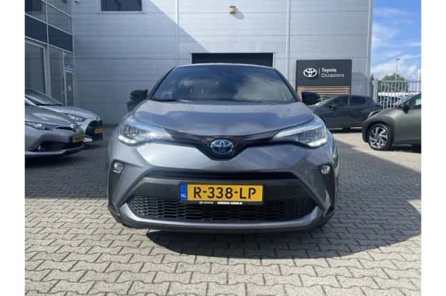 Toyota C-HR (2022) thumbnail 3