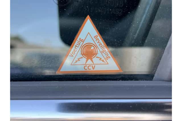 Toyota C-HR (2019) thumbnail 2