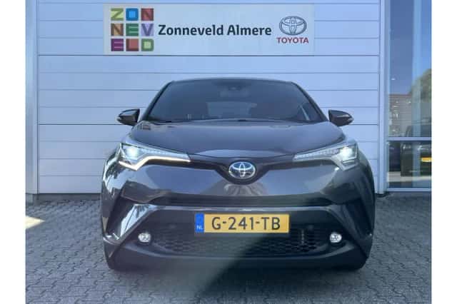 Toyota C-HR (2019) thumbnail 5