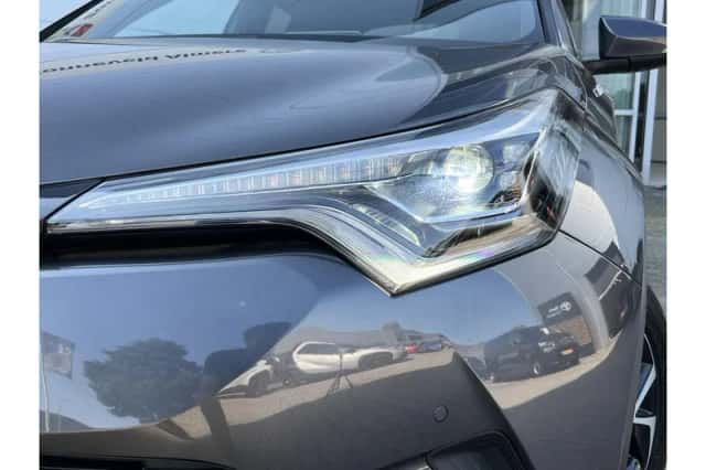 Toyota C-HR (2019) thumbnail 6
