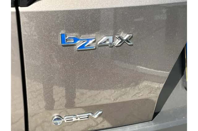 Toyota bZ4X (2026) thumbnail 5