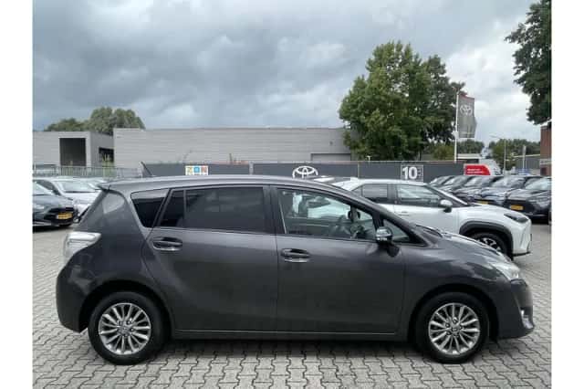 Toyota Verso (2016) thumbnail 2