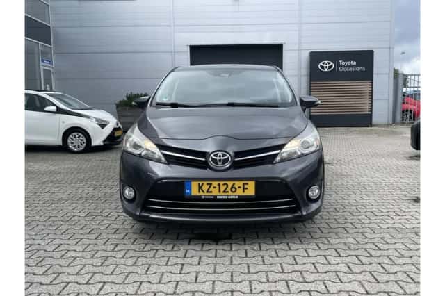 Toyota Verso (2016) thumbnail 3