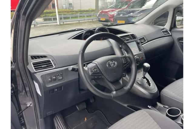 Toyota Verso (2016) thumbnail 6
