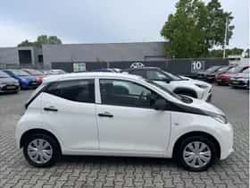 Toyota Aygo (2017) thumbnail 2