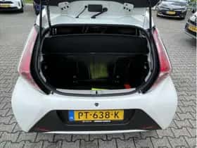 Toyota Aygo (2017) thumbnail 11