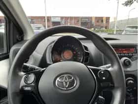 Toyota Aygo (2017) thumbnail 17