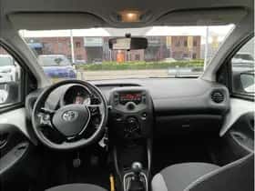 Toyota Aygo (2017) thumbnail 25