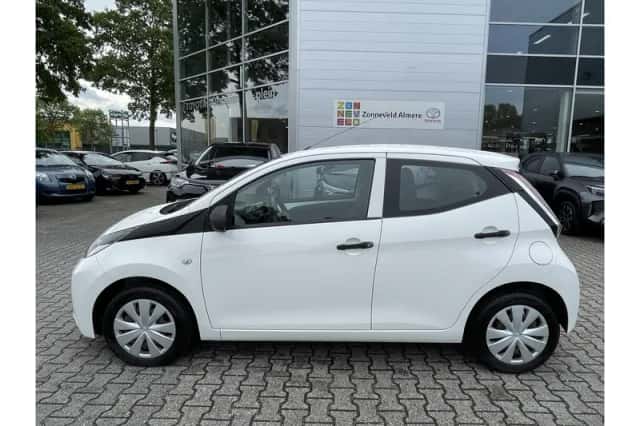 Toyota Aygo (2017) thumbnail 4