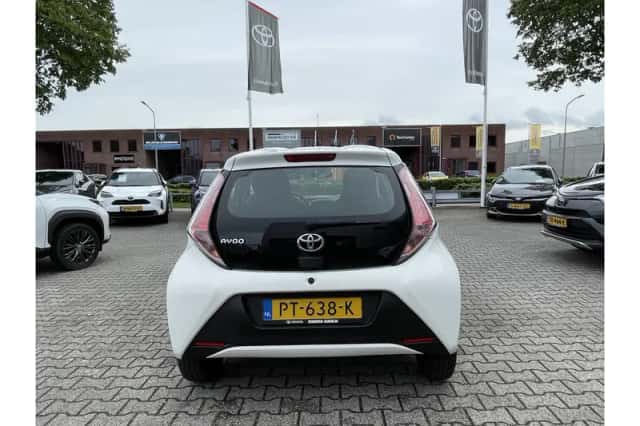 Toyota Aygo (2017) thumbnail 5