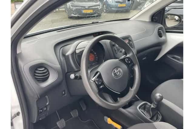 Toyota Aygo (2017) thumbnail 6