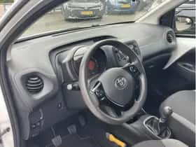 Toyota Aygo (2017) thumbnail 6
