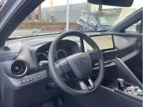 Toyota C-HR (2025) thumbnail 6