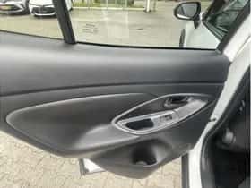 Toyota Yaris Cross (2024) thumbnail 41