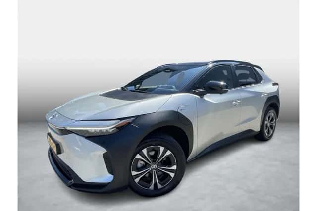 Toyota bZ4X (2025) thumbnail 1