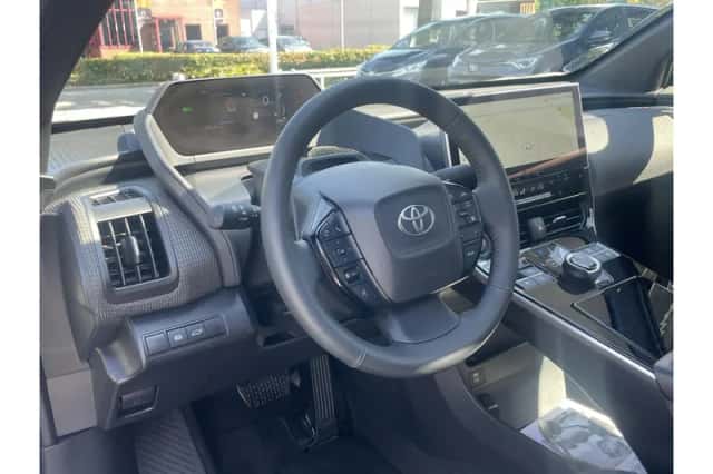 Toyota bZ4X (2025) thumbnail 5