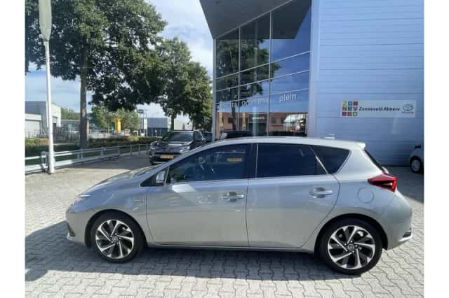 Toyota Auris (2016) thumbnail 4