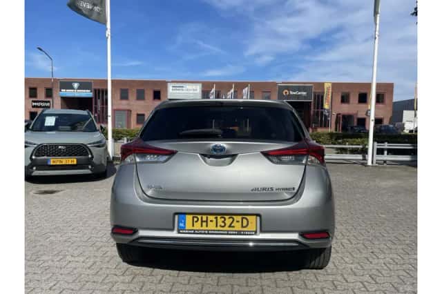 Toyota Auris (2016) thumbnail 5