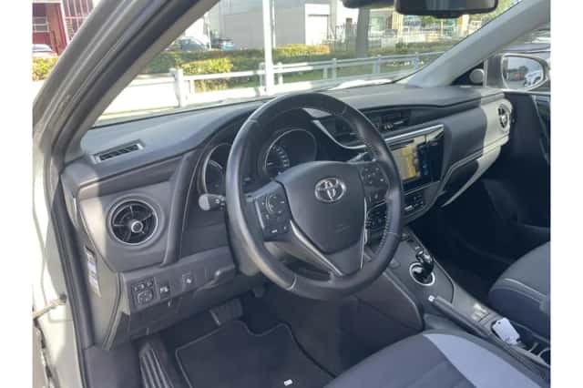 Toyota Auris (2016) thumbnail 6