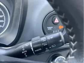 Toyota Yaris (2018) thumbnail 17