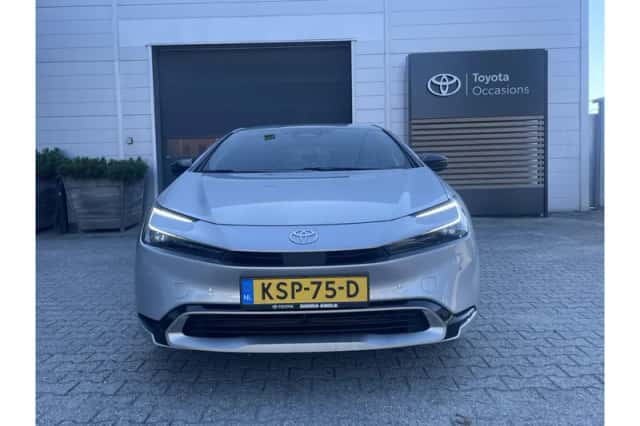 Toyota Prius (2024) thumbnail 3