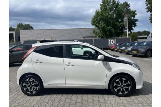 Toyota Aygo (2019) thumbnail 3